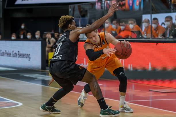 的阵容厚度 的阵容厚度