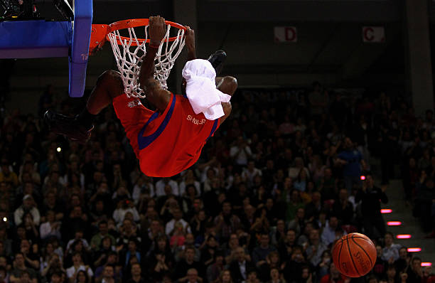 登贝莱等球 登贝莱等球