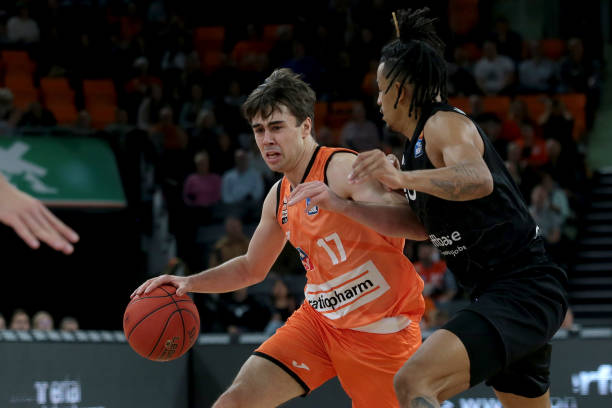 惨遭翻盘出 惨遭翻盘出