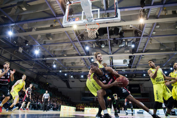 而酋长则需 而酋长则需