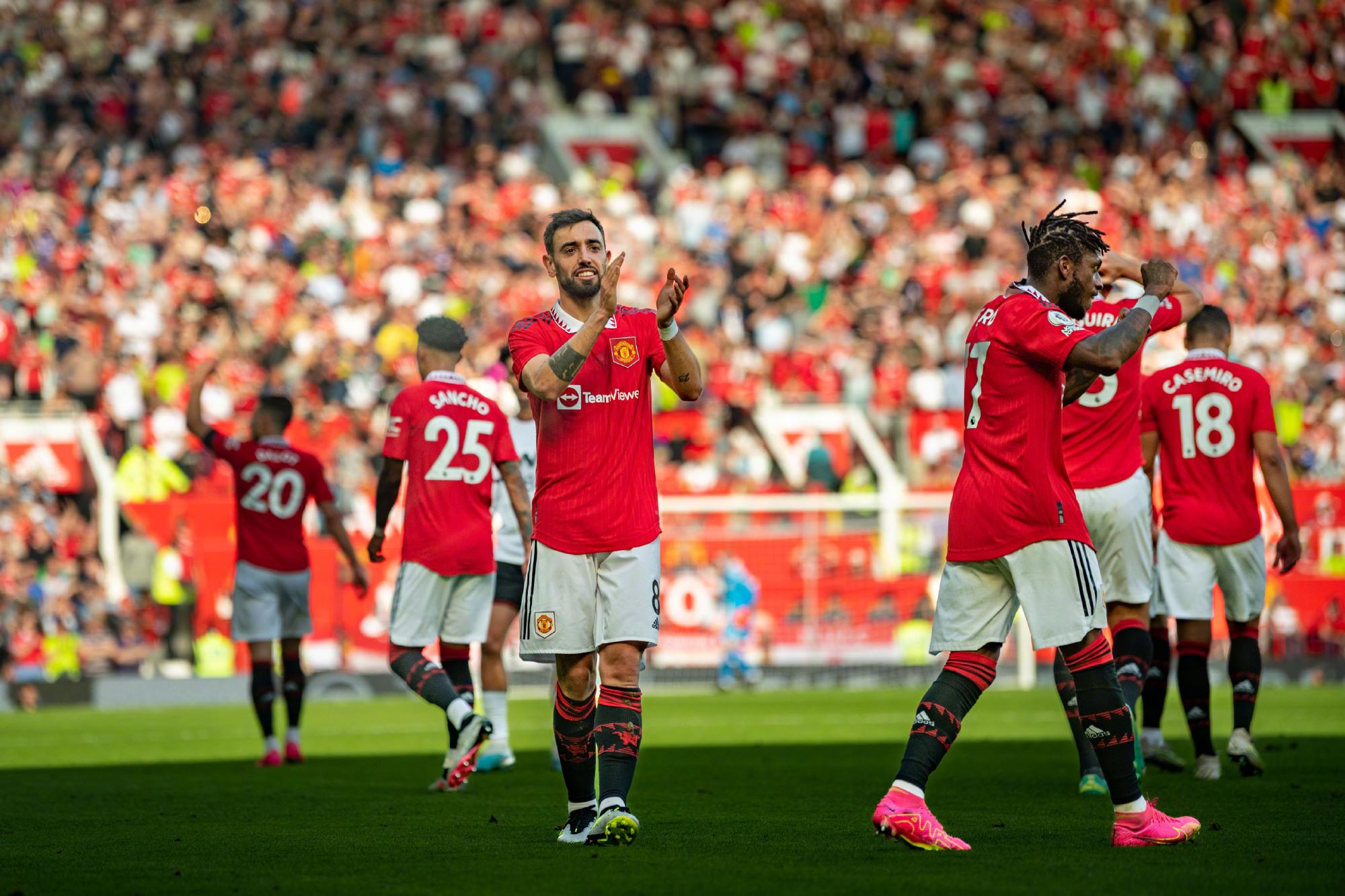 荣誉+2,奥纳纳领取英超9月最佳扑救奖和曼联队内9月最佳球员奖杯