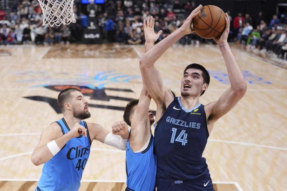 荣誉+2,奥纳纳领取英超9月最佳扑救奖和曼联队内9月最佳球员奖杯