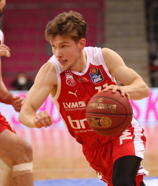 库里37岁达成单赛季1500+得分 乔丹后最老后卫.