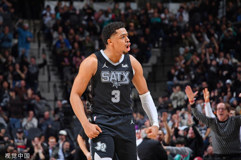 帕瓦尔：赛程过密使球员身心俱疲；不会放弃对三冠王的追求.